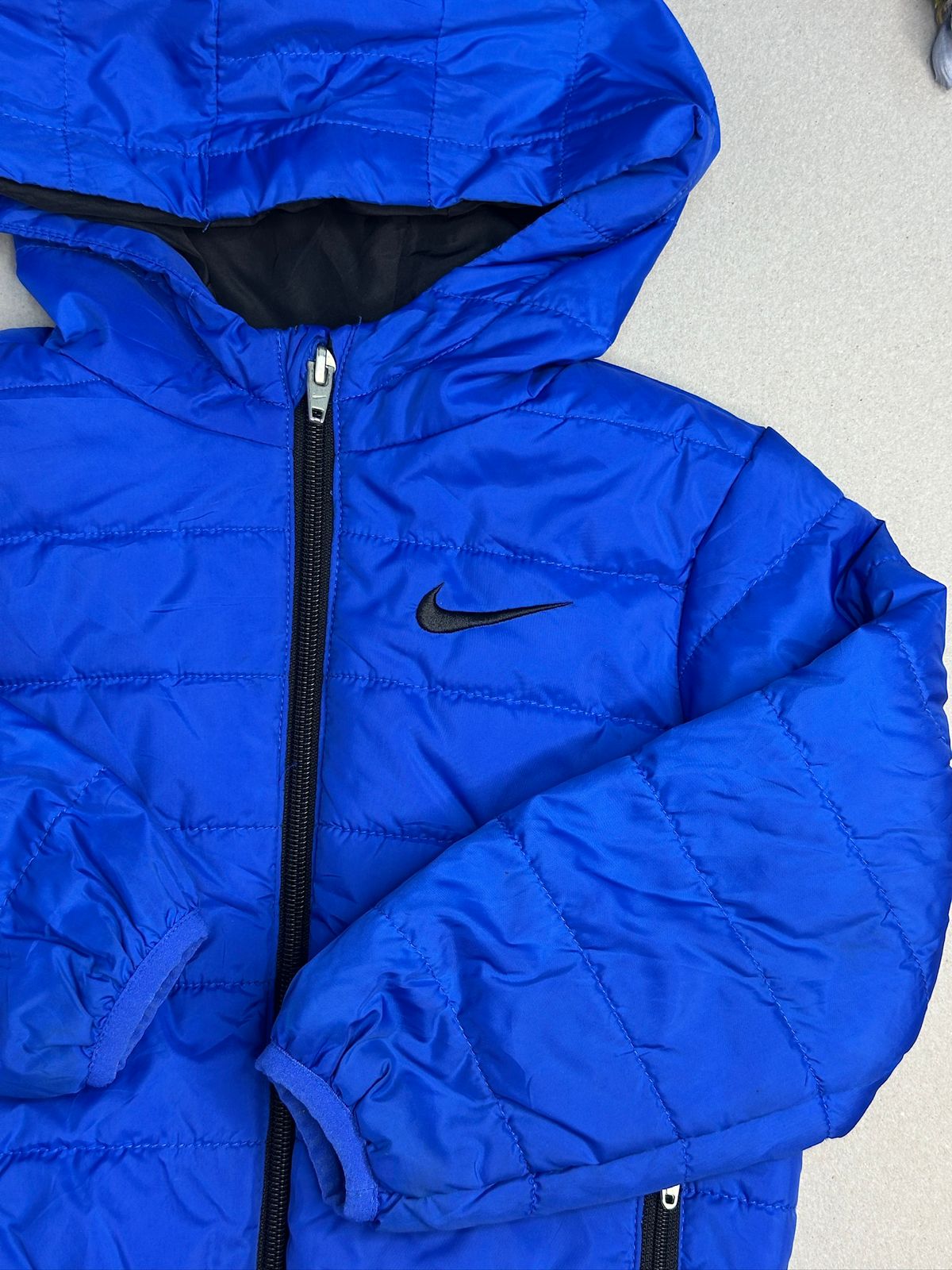 NIKE